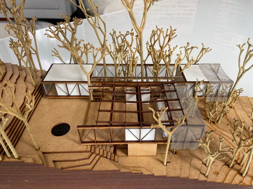 Cobertura em grelha de madeira da maquete da Casa Matutu